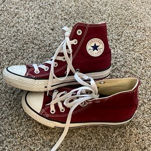 Maroon/burgundy chuck Taylor, converse all-star women’s six men’s four